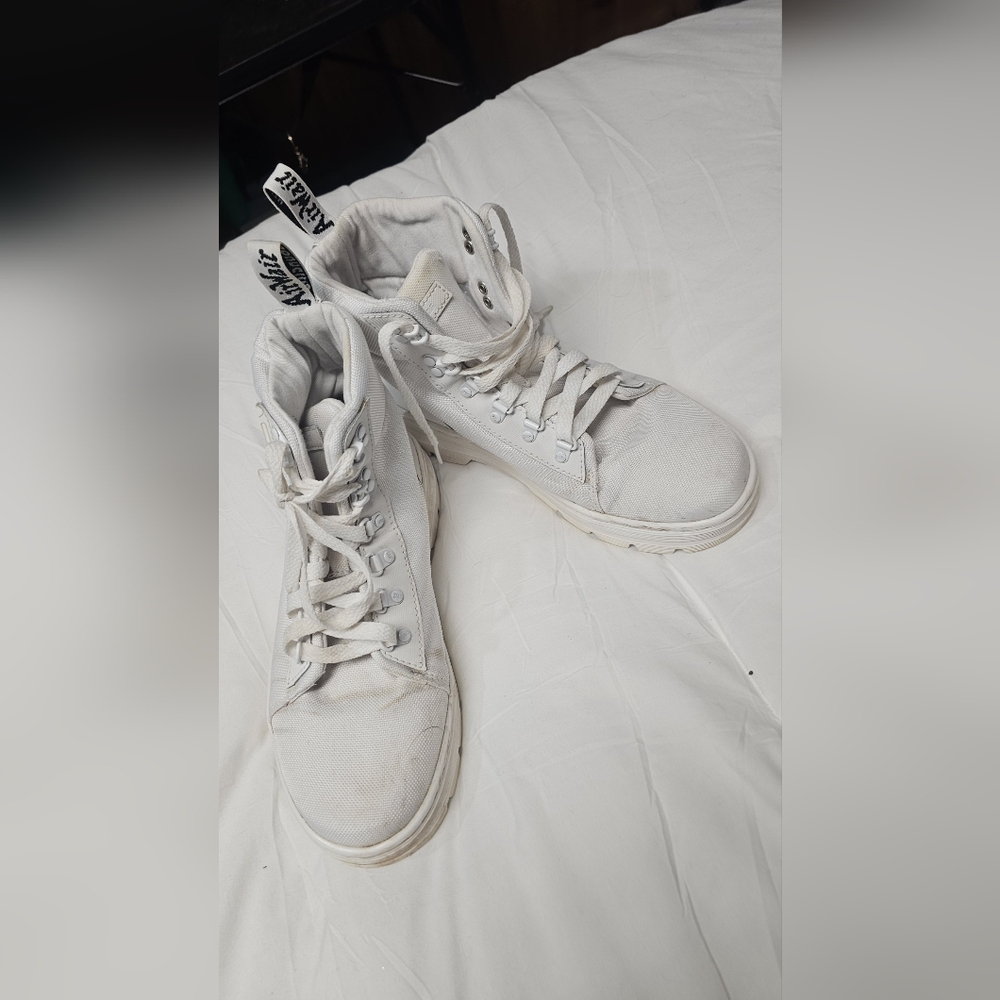 White High-Top Sneakers Airwait
